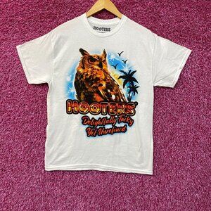 Hooters Delightfully Tacky Yet Unrefined T-Shirt Medium